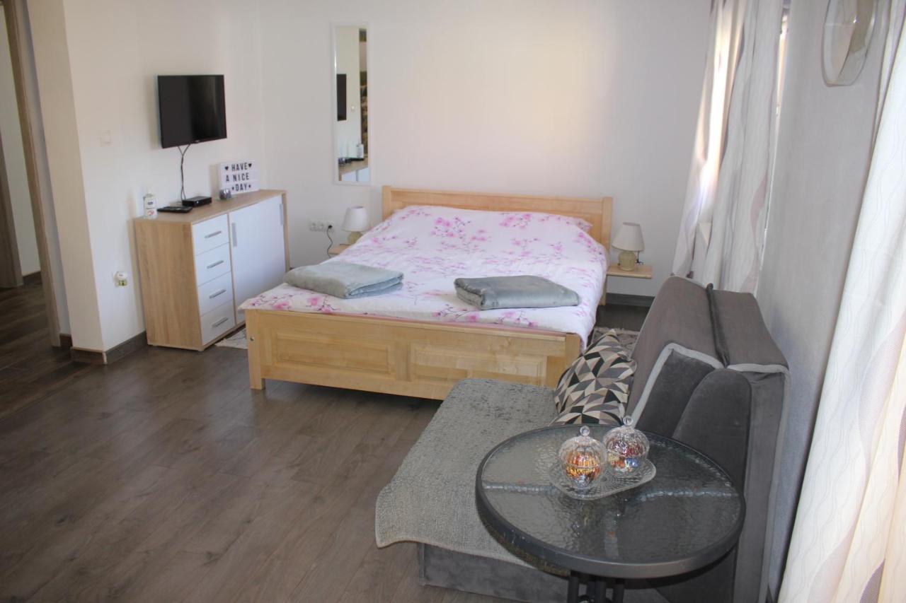 Studio Apartments Adian Korenica Zewnętrze zdjęcie